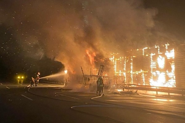 В Баварии сгорел грузовик под управлением белоруса В Баварии сгорел грузовик под управлением белоруса