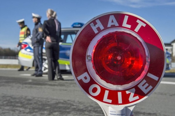 В Германии задержали авто с белорусом, украинцем и тремя индийцами В Германии задержали авто с белорусом, украинцем и тремя индийцами