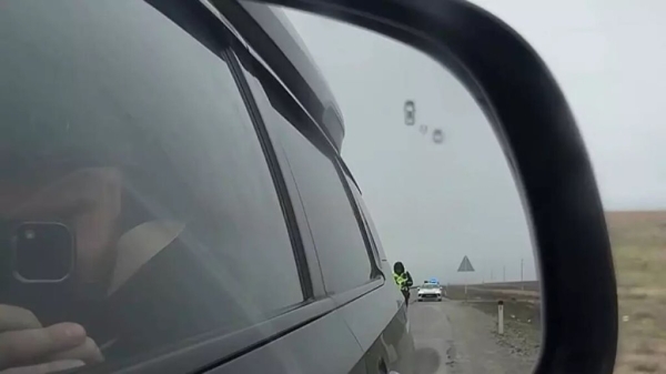 Белорусы отдали $400 полицейским в Казахстане. На историю отреагировали в местном МВД Белорусы отдали $400 полицейским в Казахстане. На историю отреагировали в местном МВД